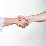 Faire Zusammenarbeit mit Wohl­fühl­at­mos­phäre | OPTINVEST Ärzte